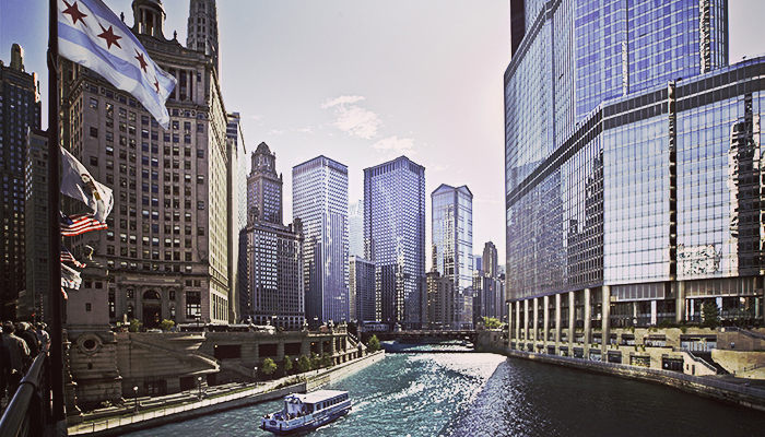 FTGBlog_PorscheChicago-Chicago_River_with_Chicago_Flag-C redit©Cesar_Russ_Photography.2