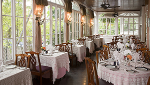 FTGBlog-2DaysBahamas-GraycliffHotelRestaurant-DINING ROOM-CreditGraycliff Hotel
