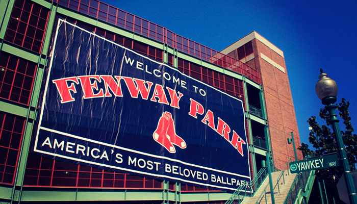 FTGBlog-BaseballFanHotels-BostonFenwayPark-iStockvivalapenler