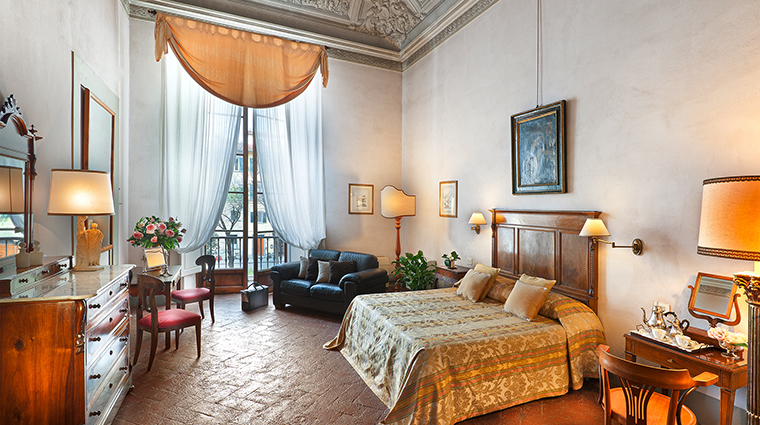 Property-PalazzoGuicciardini-Hotel-GuestroomSuite-SuperiorRoom-XeniaSRL