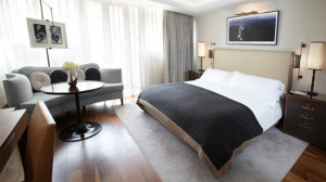 PropertyImage-TheConnaught-Hotel-GuestroomsSuites-DeluxeKingContemporary-CreditMaybourneHotelGroup